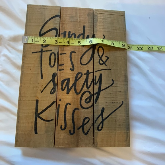 Rustic Sign “Sandy Toes and Salty Kisses” - Picture 3 of 5